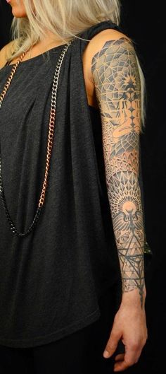 Mangas Tattoo, Tattoo Diy, Girls With Sleeve Tattoos, Full Sleeve Tattoo Design, Muster Tattoos, Tattoos Geometric, Geniale Tattoos, Full Sleeve Tattoos, Full Sleeve Tattoo