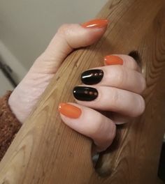 Black And Orange Gel Nails Short, Short Halloween Nails Orange And Black, Halloween Pumpkin Nails Short, Gray And Orange Halloween Nails, Simple Orange And Black Nails, October Orange Nails, Orange And Black Fall Nails, Fall Nails Orange And Black