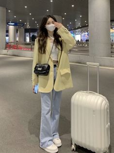 Blazer Outfits Airport, Airport Cute Outfit, Korean Travel Outfit, Outfit Bandara, Airport Outfit Korean, Korean Airport, Korean Airport Fashion, Travel Fashion Airport, Casual Attire For Women