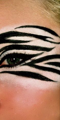 Zebra Halloween Costume, Zebra Makeup, Eye Makeup For Hooded Eyes, Zebra Costume, Zebra Face, Halloween Makeup Scary, Halloween Makeup Tutorial, Halloween Inspo, Halloween Costumes College