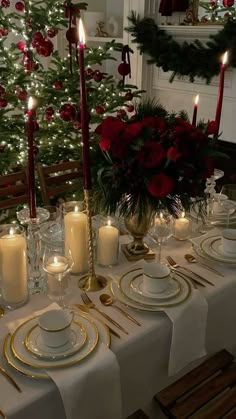 Ralph Lauren Tablescape, Ralph Lauren Christmas Decor, Classy Christmas Party, Ralph Lauren Christmas, Christmas Dreaming, Xmas Dinner, Christmas Dinner Party, Hosting Christmas