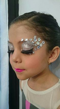 Glitter Bar, Professional Makeup, Face Painting, Maquillaje De Ojos, Face Paint, Ear Cuff, Make Up, Angeles