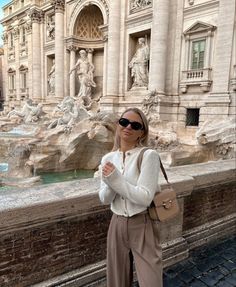 Italy Outfit Inspo Winter, December In Italy Outfits, Outfit Ideas For Italy Fall, Autumn Outfits Europe, Rome Study Abroad Outfits, Italy February Outfits, Italy Outfits Cold, Italy Outfits Modest, Italian Autumn Fashion