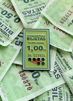 a bunch of money that is laying on top of each other with the words billetes written below it