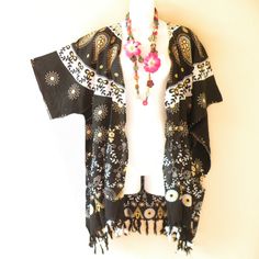 I Do Not Accept Offer Price Due To Low Markup. For Multiple Purchases , Text Me Via Each Posting So That I Can Create A Bundle Posting For You To Save Shipping Cost. Most Of My Clothing Are One Of The Kind So Please Check For Availability Before Buying. Bundle Up In Style With This Cute Open Front Cardigan Duster Blouse Wrap In Kimono Sleeves. Design To Bring Comfort To Drape Beautifully To Wide Range Of Body Shapes And Sizes. With Luxuriously Rayon Textured, This Open Front Cardigan Is A Must H Bohemian Open Front Cotton Outerwear, One Size Vintage Outerwear For Festivals, Vintage One Size Outerwear For Festival, Vintage One-size Outerwear For Festivals, Casual Shawl Cardigan For Beach, Bohemian One-size Cotton Outerwear, Casual Outerwear With Kimono Sleeves For Festivals, Black Bohemian Cotton Cardigan, Vintage Fall Beach Outerwear