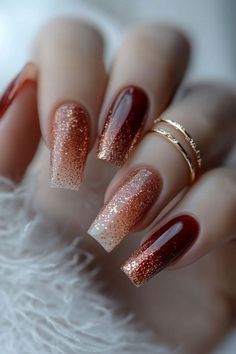 Red And Gold Nails Square, Red And Gold Holiday Nails, Gold And Red Christmas Nails, Deep Red Christmas Nails, Red Gold Christmas Nails, Red Brown Ombre, Fall Transition Nail Colors, Red And Gold Christmas Nails, Gold Glitter Tips