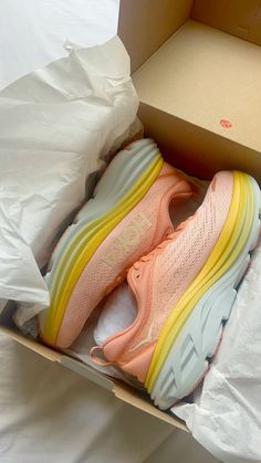 Hokas Outfit Ideas, Cute Hoka Shoes, Pink Hoka Shoes, Hokas Aesthetic, Hoka Shoes Outfit, Hoka Aesthetic, Cute Running Shoes, Hoka Shoes, Trendy Shoes Sneakers