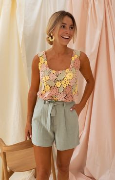 Floryne Crochet Top – Easy Clothes North America Flowy Shorts Outfit Summer, Pink Tank Top Outfit, Flowy Shorts Outfit, Pink Tank Tops Outfit, Hot Day Outfit, Linen Shorts Women, Parisian Women, Boho Summer Outfits, Summer Shorts Outfits