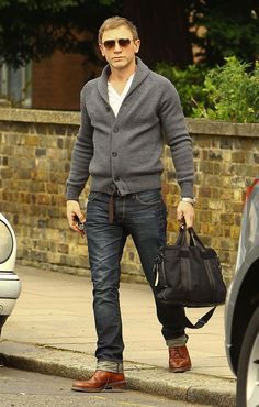 Cuffed Jeans, Daniel Craig, Sharp Dressed Man, Well Dressed Men, Grey Cardigan, Gentleman Style, Fashion Mode, Men Looks, Henley Shirts