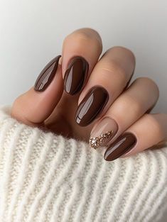 Embrace the fall with Trendy November Nails: 20 Chic and Cozy Ideas for 2024! Showcasing elegant designs and warm colors, these nails are perfect for any fall occasion. 🍂💅 #NovemberNails #TrendyNails #2024NailTrends #AutumnNails #ChicNails #CozyNails #NailDesigns #FallBeauty Fall To Winter Nail Colors, Simple Nail Colors Fall, Autumn Colored Nails, Simple Nail Ideas For Fall, Autumn Nails One Color, Almond Shape Nails Fall Colors, Brown November Nails, French Fall Nail Designs, Short Almond Nails For Fall