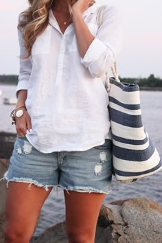 White Linen Shirt, French Chic, Linnet, Spring Summer Outfits, Street Styles, Primavera Estate, Preppy Style, Linen Shirt, Look Fashion