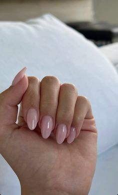 Nail idea, nude pink, almond, oval, natural Short Length Almond Nails, Nails Inspo Oval Shape, Transparent Pink Almond Nails, Acrylic Nails Cool Designs, Sold Color Almond Nails, Simple Natural Acrylics, Neutral Pink Nails Almond, Oval Plain Nails, Cute Simple Oval Nails