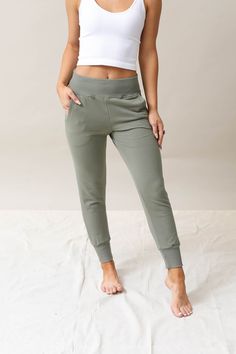 You'll love sliding into the oh-so-soft feel and effortlessly sleek style of these Stay In Joggers. These can take you from the gym to casual gatherings in your signature sporty-chic aesthetic. A relaxed fit with fitted elastic at the waist and ankles makes these athleisure jogger pants the perfect pick for tossing on as you head off to squeeze in a much-needed gym sesh. The side pockets give you a touch of functional flair, while the soft fabric blend makes these heather jogger pants a must-hav Air Photoshoot, Casual Athleisure Outfits, Sweet Pants, Athleisure Joggers, Athleisure Pants, Leggings Outfits, Dressy Casual Outfits, Green Joggers, Mom Fashion