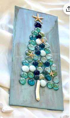 Christmas Wreaths With Bells, Wreaths With Bells, Beach Christmas Decorations, Diy Christmas Wreaths Ideas, Coastal Christmas Decor, Christmas Wreaths Ideas, Beachy Christmas, Diy Christmas Wreaths, Shell Crafts Diy