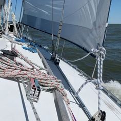 the front end of a sailboat with ropes on it