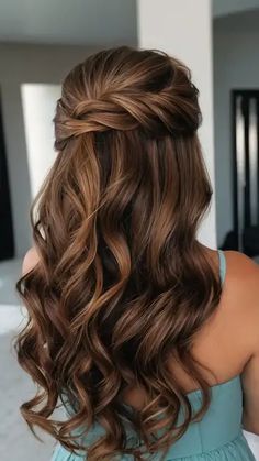 15 Stunning Bridesmaid Hair Ideas for Every Length - TecArticles Hair Inspo Bridesmaid, Ballgown Hair Styles, Bridesmaid Long Hair, Bridesmaid Hair Ideas, Awesome Hair, Playing With Hair, Bridesmaid Hairstyles