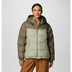 A hooded puffer built for all-day, everyday comfort and warmth, wherever you roam. Insulated Jacket Women, Columbia Jacket, Sportswear Brand, Body Heat, Columbia Sportswear, Jacket Women, Outdoor Outfit, Trekking, Down Jacket