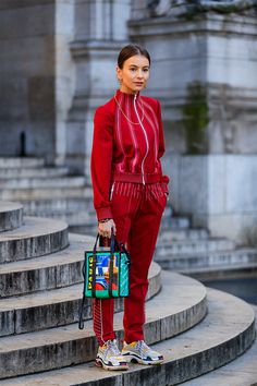 Paris Fashion Week – Street Style Marzo 2018 Balenciaga Outfit Street Style, Balenciaga Outfit, How To Have Style, Womens Outfit, Casual Ootd, Fashion Moodboard, Fashion Week 2018, Paris Fashion Week Street Style, Clothing Outfits