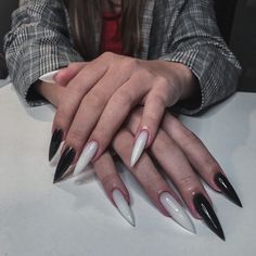 Stilleto Nails Witchy, Long Acrylic Nail Designs Stilettos, Dark Edgy Nail Designs, Vampire Nails Gothic Aesthetic, Grunge Nails Stiletto, Steletoes Nails Long, Cute Stilleto Nails, Edgy Nails Acrylic Grunge, Stiletto Black Nails