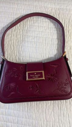 s. Kate Spade Reegan Botanical, Outfits With Burgundy Purse, Handbag Aesthetic Vintage, Kate Spade Cherry Bag, Fall Bags Aesthetic, Grad School Bag, Coach Shoulder Bag Aesthetic, Decorated Purse Aesthetic, Dark Red Handbag