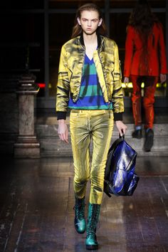 Moschino Fall 2016 Menswear Fashion Show Moschino Menswear, Pre Fall Fashion, Futuristic Fashion