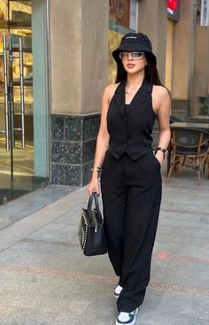 Female Best Man Outfit Wedding, Fashion Show Attendee Outfit, Headshot Outfits For Women Casual, Fancy Summer Outfits, Outfit Formal Juvenil, All Black Summer Outfits, Luxury Outfits Classy, Ootd Formal, Pakaian Crop Top