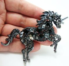 Women's Black Crystal Unicorn Brooch - wnkrs Horse Brooch, Black Unicorn, Unicorn Horse, Unicorn Art, Magical Moments, Bead Embroidery Jewelry, Jewelry Fashion Trends, Pin Pendant, Beaded Animals