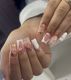 Gold And White Nails Short, White And Gold Nails Square, Baddie Nail Sets, White And Gold French Nails, Square Gold Nails, Gold French Tip Toes, White And Gold Nails Short, Gold Nails Square, Short Nail Set Ideas