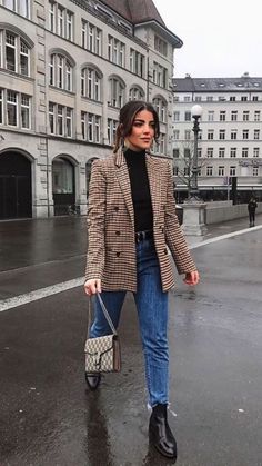 outfit dia lluvioso oficina , outfit dia lluvioso oficina verano, outfit dia lluvioso oficina formal, summer rainy outfit, summer rainy outfit ideas, ootd dia lluvioso, ootd dia lluvioso casual, ootd dia lluvioso verano, rainy weather outfits, rainy weather outfits for work, rainy weather outfits aesthetic, rainy day outfit summer, rainy day outfit summer casual, rainy day outfit summer work, rainy day outfits 2024, ootd dia lluvioso noche, ootd dia lluvioso oficina, summer rainy outfits casual, outfit dia lluvioso oficina casual, outfit dia lluvioso oficina vestido, outfit dia lluvioso oficina hombre, outfit dia lluvioso oficina jeans, summer rainy outfits aesthetic, summer rainy outfits 2023, rainy day outfit for summer, outfit dia lluvioso oficina mujer, outfit dia lluvioso oficina 2023 Outfit Casual Chic, Work Outfits Frauen, Fashion Edgy, Outfit Chic, Blazer Outfit, Checked Blazer, Mode Inspo, Blazer Outfits, Work Outfits Women