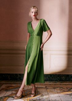 Short-sleeved dress;Deep V-neck at the front;Full-length covered buttons;Lined;Length from the shoulder: 132 cm (on a EU36/UK8) Summer Wedding Guests, Wedding Guest Outfit Summer, Knitwear Dress, Green Silk, Guest Outfit, Mode Inspiration, Wedding Guest Outfit, Blouse Dress, Parisian Style