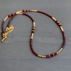 قلادات متدلية, January Birthstone Necklace, Gold Beaded Necklace, Waist Jewelry, Garnet And Gold, Gold Bead Necklace, Garnet Necklace, January Birthstone, How To Make Necklaces