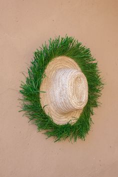 Moroccan straw hat with a large green raffia decoration all around the brim. Modern-Boho Wall decor Wide Brim Straw Hat, Woman Hat, Create A Board, Boho Hippie Chic, Home Decor Wedding, Straw Hats, Summer Hat