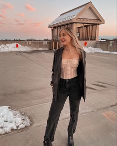 Leather jacket, nude/pink corset, black jeans, leathee boots, winter sunset, parking garage, chic Leathee Boots, Nude Corset Outfit, Corset Black, Pink Corset, Winter Sunset, Trip Outfits, Parking Garage, Boots Winter