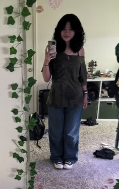 How To Style A Dark Green Shirt, Grunge Outfits Street Styles, Grade 9 Outfits, Fit Ideas Grunge, School Core Outfits, Simple Grunge Outfits For School, Alt First Day Of School Outfit, Femmasc Outfit, Grunge Outfits Simple