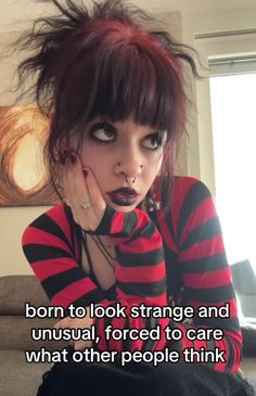 romantic goth makeup Alternative outfit inspo Red roots bat nest hair Bat Nest Hair, Bats Nest Hair, Romantic Goth Makeup, Funky Fits, Red Hair With Bangs, Red Roots, Am I Ok, Santa Pictures, Tooth Gem