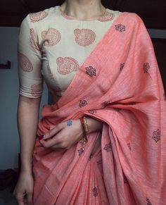 Formal Saree, Cotton Saree Blouse Designs, Saree Wearing Styles, Cotton Blouse Design, Cotton Saree Blouse, Simple Saree Designs, Choli Blouse, Saree Floral, New Saree Blouse Designs