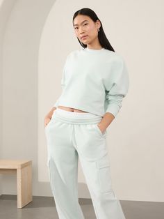 FOR: Commuting, work, and travel FEEL: Plush stretch fleece has a soft, brushed interior FAVE: Rib-knit details for added comfort and mobility Oversized fit Crop length, sits above the natural waist Crew neck. Work And Travel, Bra Dress, Crop Sweatshirt, Jacket Tops, Dress Accessories, Oversized Fits, Womens Clothing Tops, Athleisure, Rib Knit