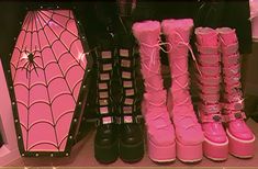 Pink Black Goth Aesthetic, Draculara Boots, Pop Goth Aesthetic, Pink Monster High Aesthetic, Goth Lolli Aesthetic, Bubblegoth Aesthetic, Hot Pink Goth Aesthetic, Halloween Goth Aesthetic, Draculaura Outfit Aesthetic