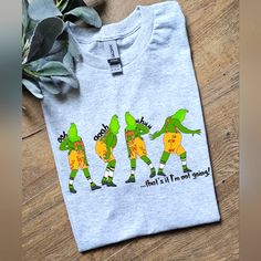 Super Cute Tee. On Gildan Adult Unisex 50/50 Ash Grey Tee Shirt. Made With Sublimation. Ships Within 3 Business Days. Its Not A Dress Its A Kilt Grinch, Funny Grinch, Christmas Grinch, Top Funny, Grey Tee, Ash Grey, 50 50, Grinch, Tee Shirt