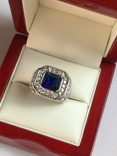 Antiques Art Deco Style Silver Blue Sapphire Glass Ring Un grande anello essenziale ed elegante. Argento, un grande zaffiro blu in vetro e tanti piccoli strass. Condizioni come da foto Accessori non compresi Modern Blue Sapphire Ring For Formal Occasions, Classic Formal Sapphire Crystal Ring, Blue Rectangular Diamond Ring For Formal Occasions, Modern Blue Diamond Ring Gift, Formal Sapphire Crystal Ring, Modern Blue Diamond Ring As Gift, Modern Blue Diamond Ring For Gift, Modern Blue Diamond Ring As A Gift, Elegant Blue Crystal Ring Gift