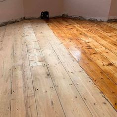 an empty room with hard wood floors and no furniture on the floor is shown in this image