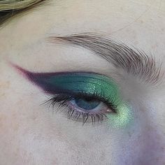 Interesting Makeup, Slay Makeup, Dope Makeup, Purple Eyeshadow, Green Eyeshadow, Makeup Tattoos, No Eyeliner Makeup, Facepaint, Fantasy Makeup