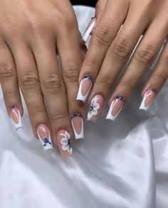 Nail Ideas Short With Initial, Nails Acrylic With Initial On Them, Nails With The Letter R On Them, Royal Blue Nails With Initials, Cute Nails Acrylic With Initial, Short Nail Designs With Initials, Summer Nails With Initials, Blue Initial Nails, Letter A Initial Nails