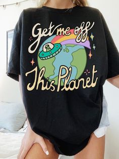 Alien T Shirts, Cute Tshirts Aesthetic, Funky Tshirts Designs, Leo Outfits, Alien Shirts, Alien T Shirt, Retro Alien, Alien Tshirt, Alien Graphic