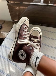 Chuck Taylors Outfit, Chuck 70 Converse, Colorblock Sneakers, Converse Chuck 70s, 70s Shoes, Converse Chuck Taylor 70, Converse Brown