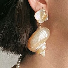 Single Earring For Beach Summer, Elegant Shell-shaped Earrings For Vacation, White Shell Pearl Drop Earrings, Elegant Shell Jewelry For Beach Season, Elegant Pearl Earrings For Summer Beach, Handmade White Summer Jewelry, White Handmade Summer Jewelry, Handmade Summer White Jewelry, White Ocean-inspired Jewelry For Summer