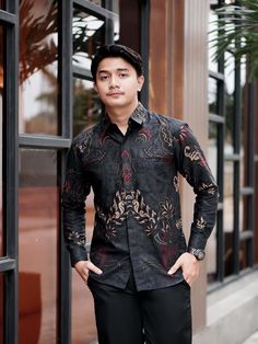 Origin: 🇮🇩 *Indonesia* Design: 🎨 *Batik* Material: ✨ *Japanese Satin Cotton* *Description:*   This batik shirt seamlessly combines luxury and comfort in one design. Wear it with pride and showcase the charm of Indonesian culture in your style. Perfect for formal events, business meetings, or daily wear. *Model Size:*   📏 *Height:* 175 cm   ⚖️ *Weight:* 75 kg   📐 *Size:* L *Product Specifications:* - *Primary Color:* Dominantly Black with Yellow and Gray accents - *Main Fabric:* Japanese Sat Traditional Black Printed Shirt, Black Long Sleeve Shirt With Batik Print, Black Long Sleeve Batik Print Shirt, Traditional Black Shirt With Batik Print, Casual Black Shirt With Batik Print, Outfit Cowok, Style Batik, Design Batik, Indonesian Culture