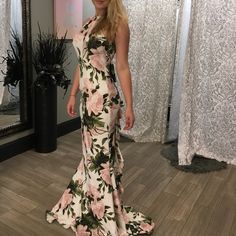 This Stunning Nwt Pia Michi Of London Floral Dress Sz 4 Is Simply Goreous! Luxury Green Floral Embroidered Maxi Dress, Green Floral Applique Summer Dress, Elegant Green Floral Print V-neck Dress, Fitted Floral Print Maxi Maternity Dress, Satin Bodycon Dress, Mini Prom Dresses, Vintage Prom, Non-stretch Multicolor Floral Print Maxi Dress, London Dresses