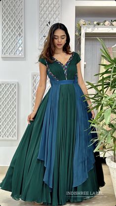 Boutique Business, Fabric Painting On Clothes, Long Gown Dress, Traditional Indian Outfits, Dream Dresses, Long Frocks, Hand Embroidery Flowers, Party Wear Indian Dresses, Painted Clothes