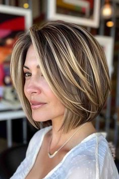 Aline Haircut, Bob Inspiration, Graduated Layers, Bold Highlights, Layered Curly Haircuts, Best Curly Haircuts, Latest Bob Hairstyles, A Line Bob, Line Bob Haircut